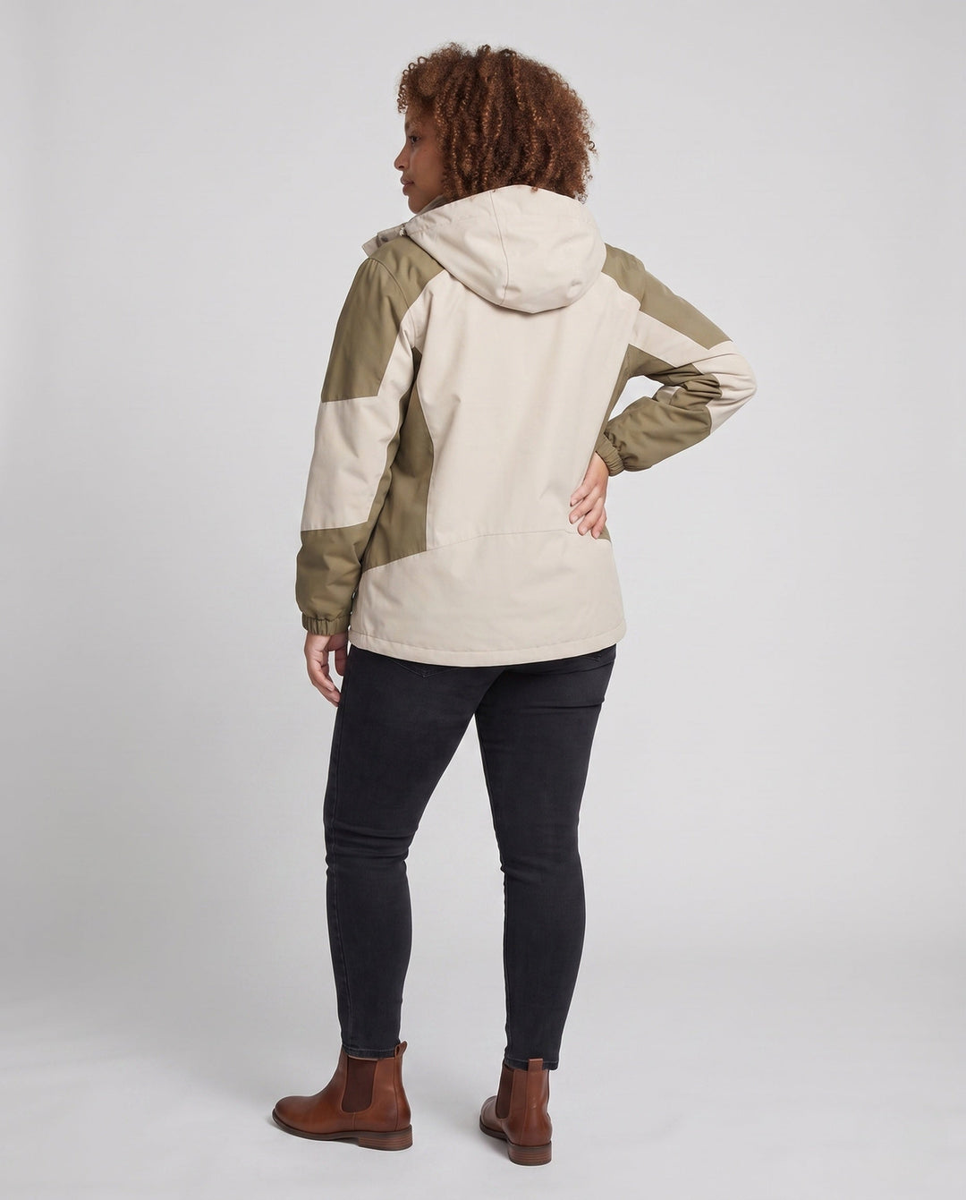 Dam Two-Layer Softshelljacka med Mjuk Fleece Foder, Justerbar Huva, och Raglan Ärmar