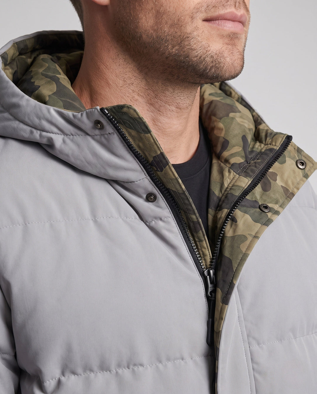 Herr Kort Termisk Quiltad Parkas med Huva, Applied Lockfickor, Dold Fram Slå, och Camouflage-Lined Insida