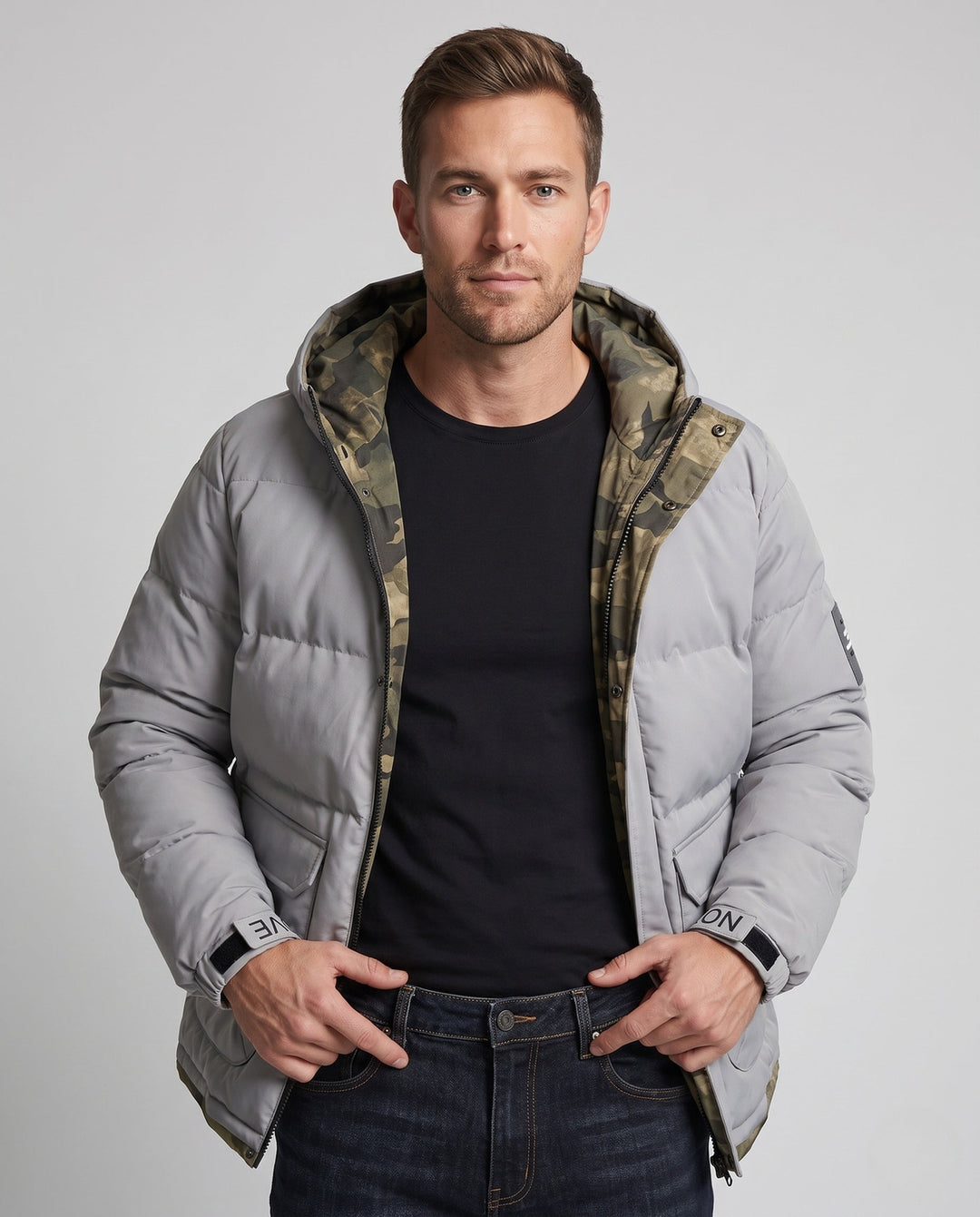 Herr Kort Termisk Quiltad Parkas med Huva, Applied Lockfickor, Dold Fram Slå, och Camouflage-Lined Insida