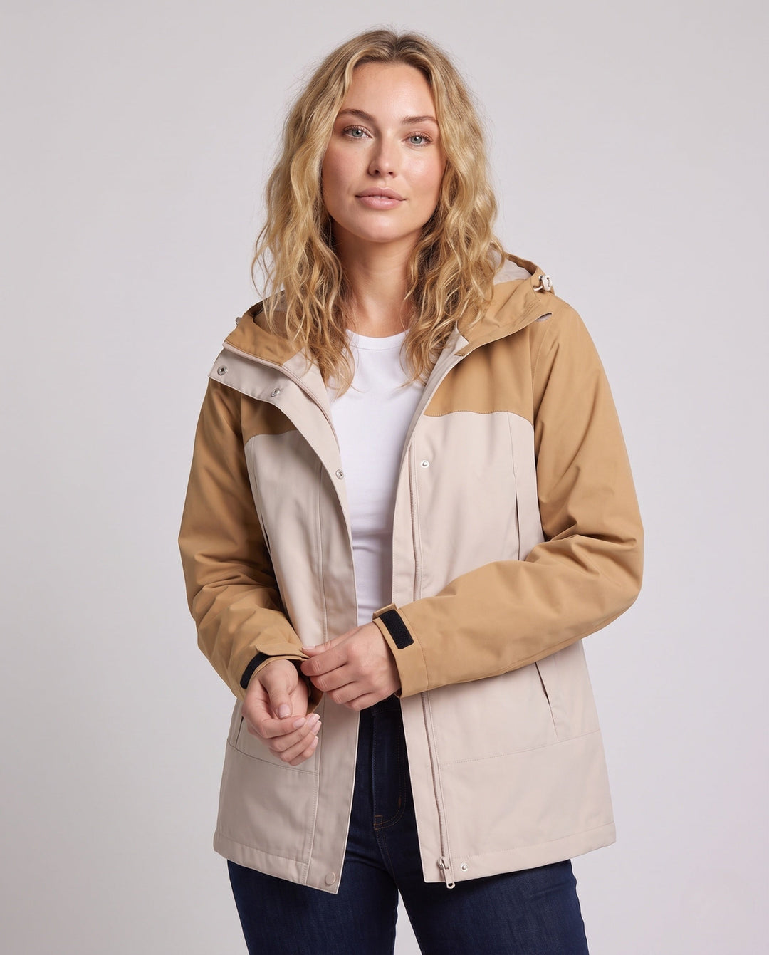 Dam vadderad jacka med huva och faux fur trim