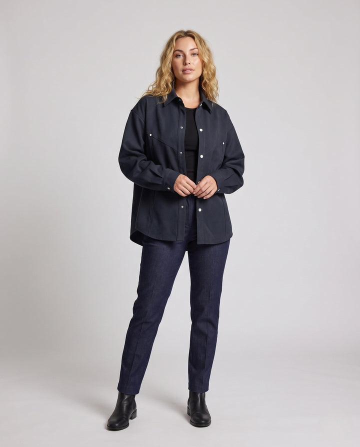 Unisex oversize Hemdjacke im Boxy‑Schnitt mit Druckknopfleiste &amp; minimalistischem Workwear‑design
