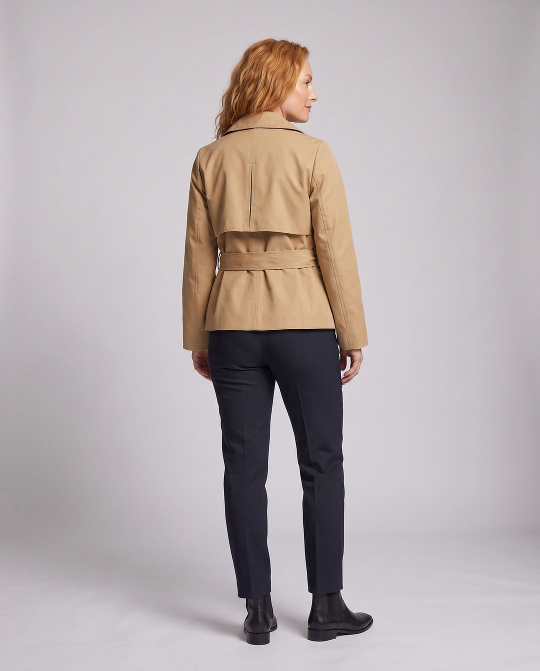 Dam kort Double-Breasted trenchcoat med midjebälte och vid Cape ärm