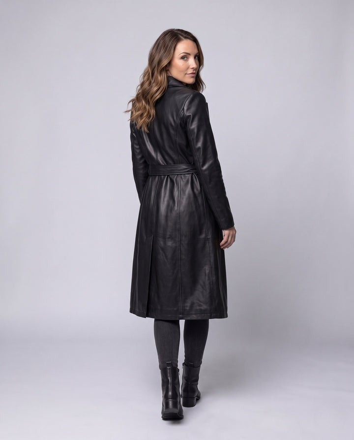 Dam Longer Skräddarsydd Trenchcoat Gjord av Vegan Läder Look med Knytbälte och Sjalrakrage