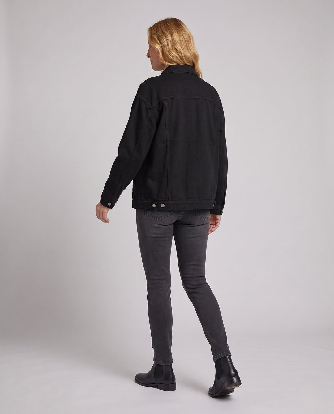 Dam avslappnad denimjacka