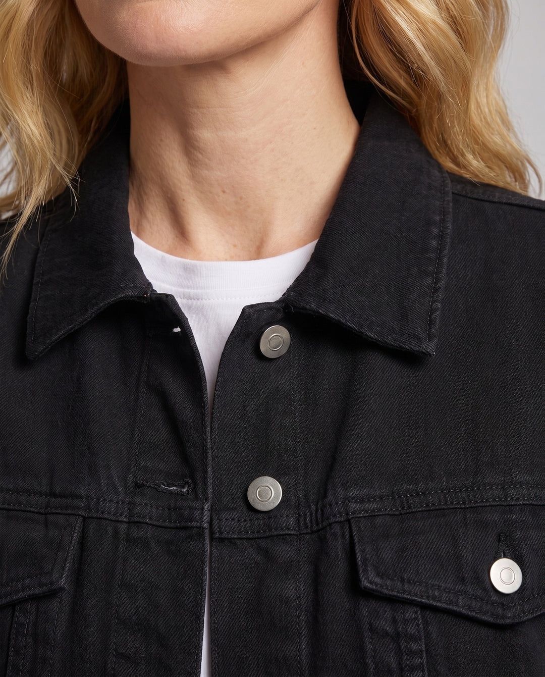 Dam avslappnad denimjacka