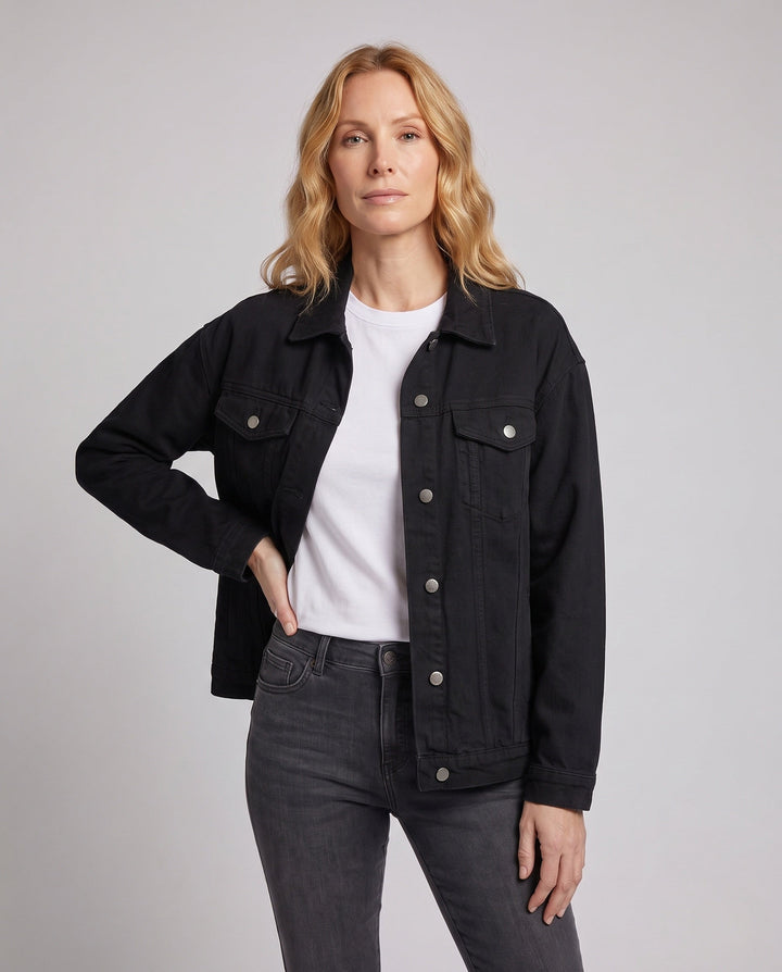 Dam avslappnad denimjacka
