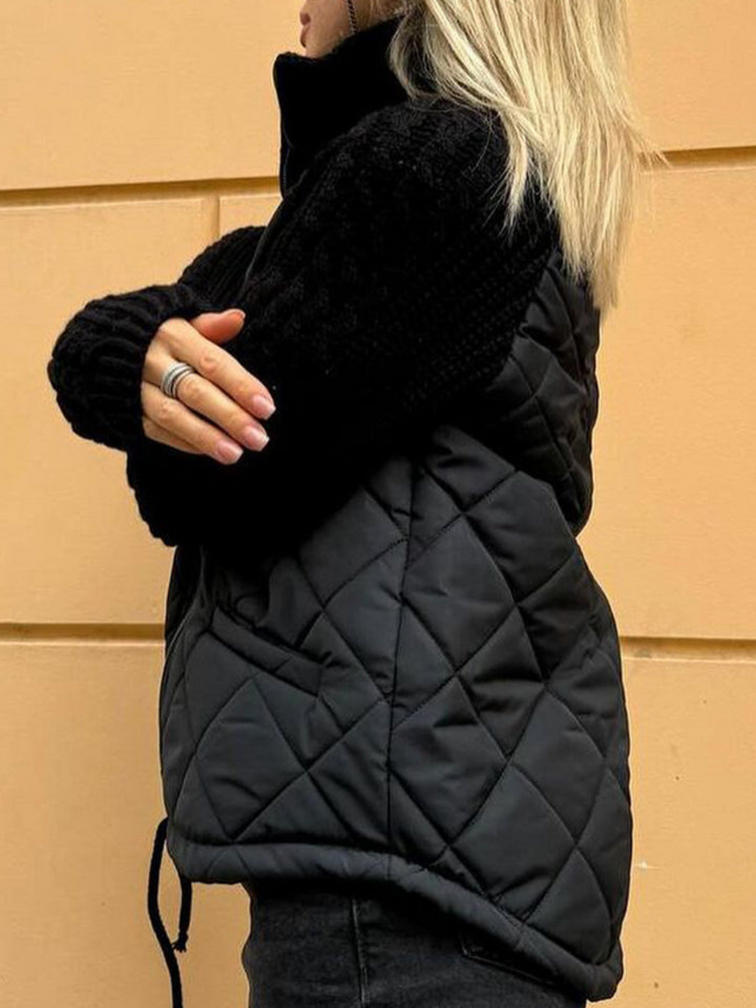 | Dam stickad vinterjacka med dragkedja och quiltad front panel