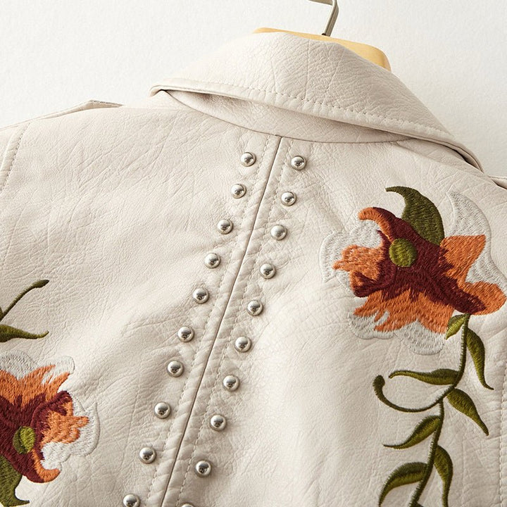 | Dam läder jacka med stud accent och floral mönster