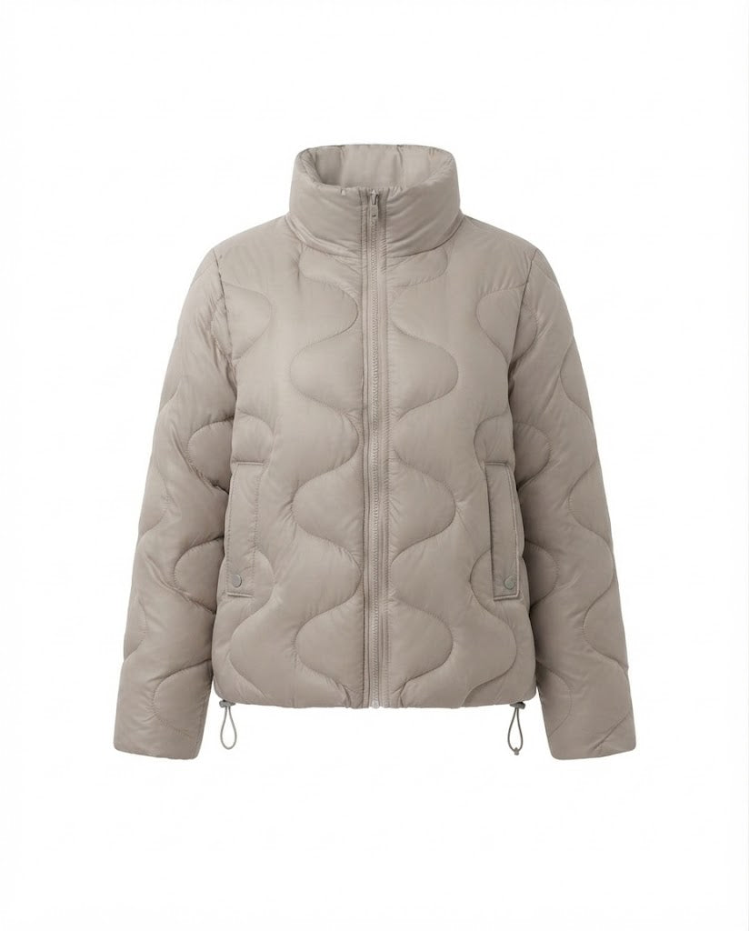 Dam Nano Kort Vadderad Wave Quilt Puffer med Ergonomisk Stå Krage och Side Drawstring
