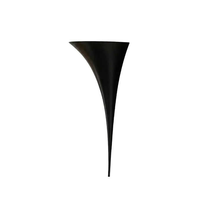 Modern mässingsväggsarmatur Skulptural trumpetformad ljuskälla