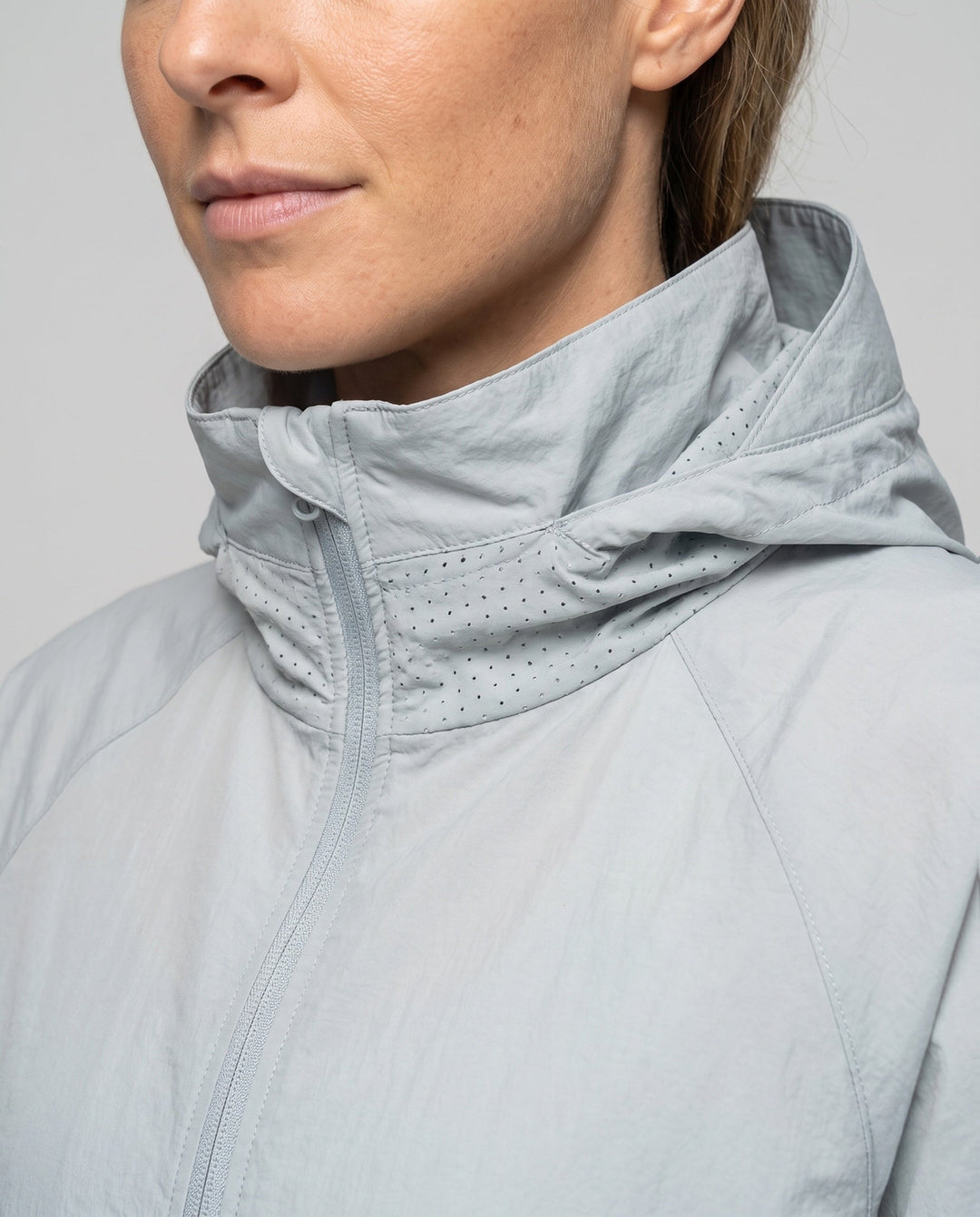 Dam Lätt Vindjacka med Adjustable Huva Design och Sidofickor